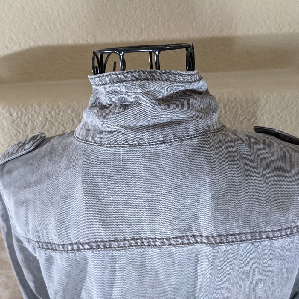 Will become your go-to lightweight jacket.  By Max Jeans.  Size: Small - Picture 10 of 14
